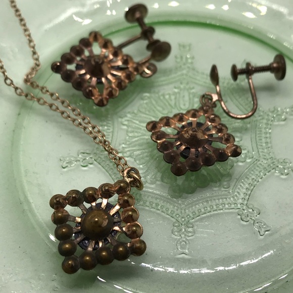 Beautiful Older Cameo Set - Picture 2 of 7